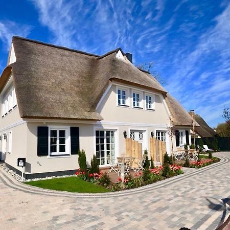 Traumhaus Unter Reet Apartment ซิงสท์ ภายนอก รูปภาพ