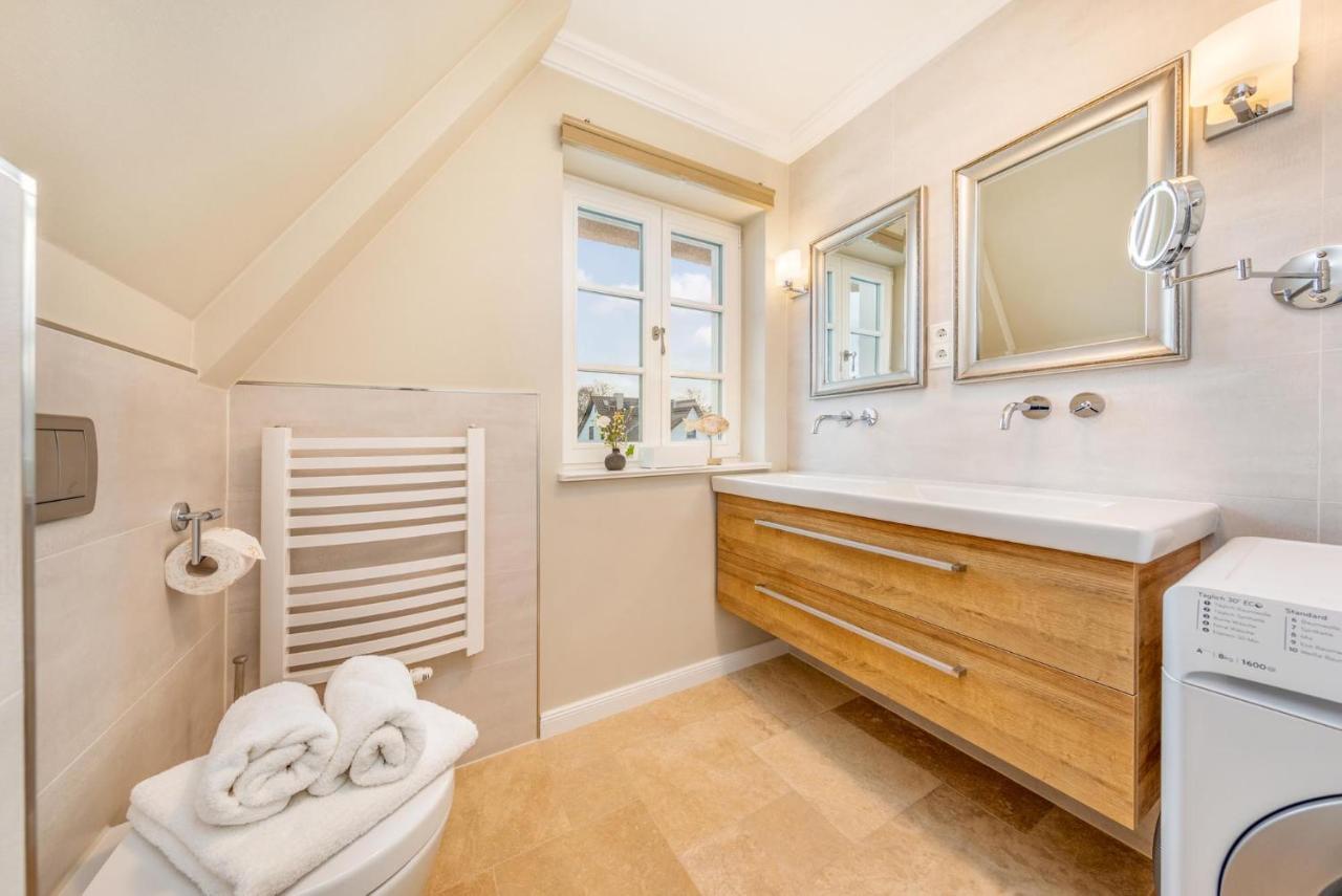 Traumhaus Unter Reet Apartment ซิงสท์ ภายนอก รูปภาพ