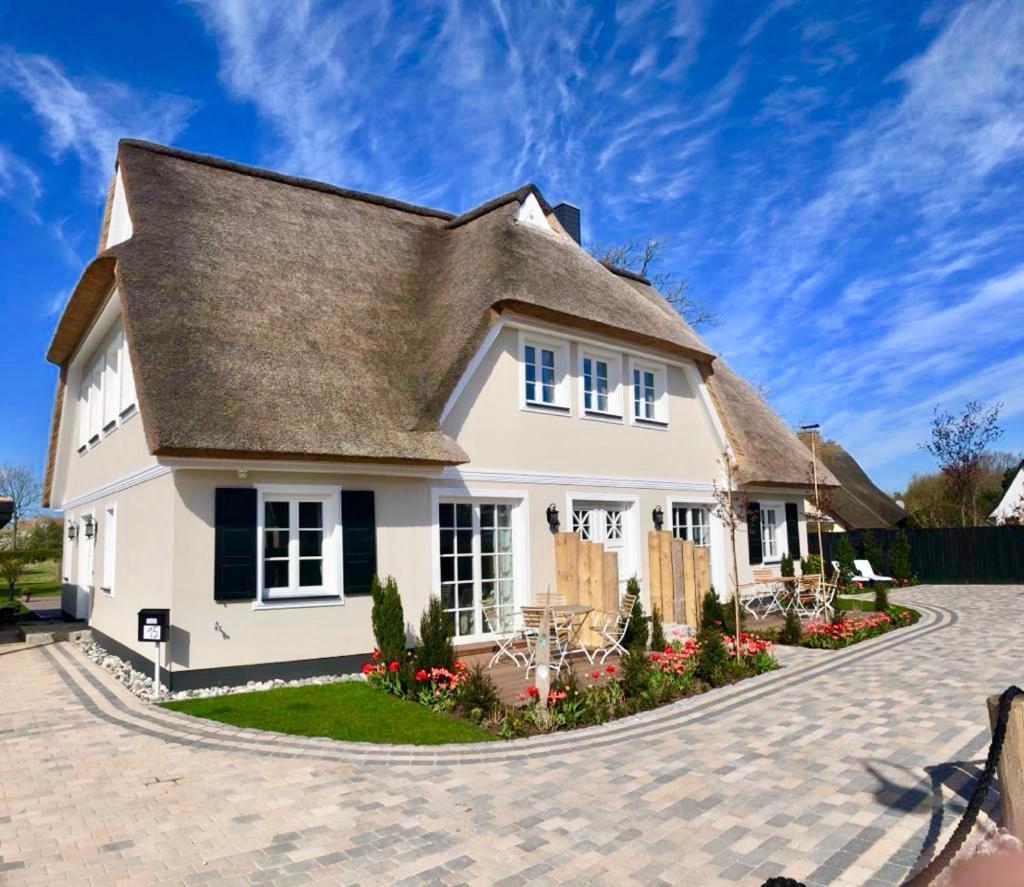 Traumhaus Unter Reet Apartment ซิงสท์ ภายนอก รูปภาพ